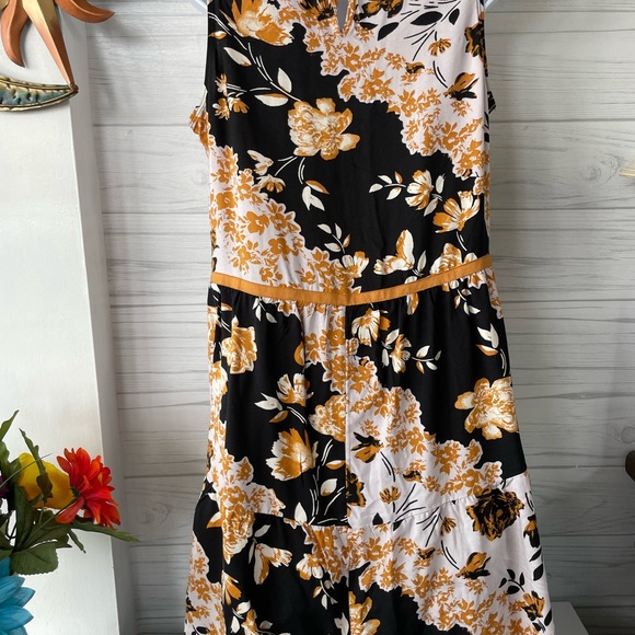 Maurice’s Yellow, Black & White Beautiful Floral, High-Low Dress. - Picture 4 of 5